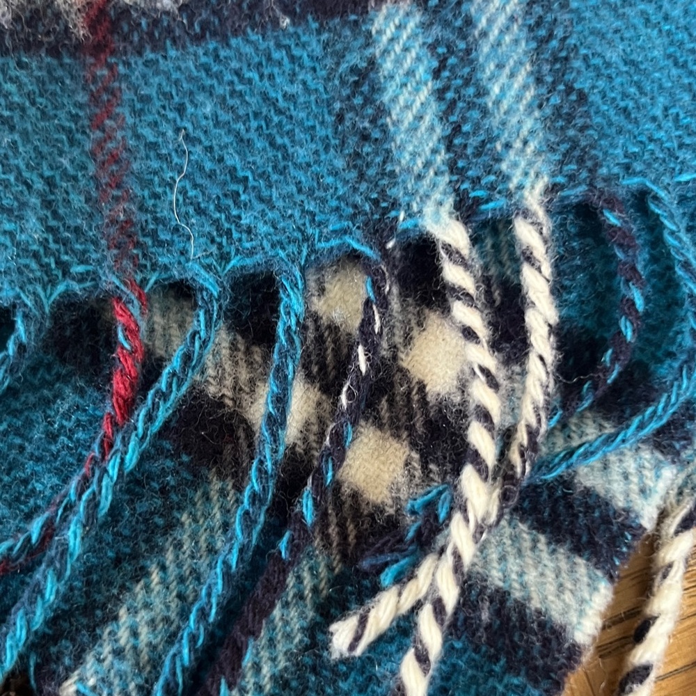 EUC Burberry Teal and Navy Merino Wool and Cashmere Blend Scarf with Fringe - Picture 7 of 8